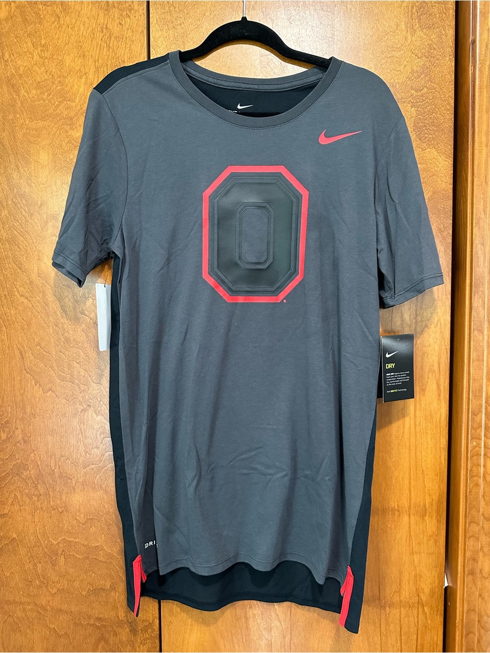 Nike Men’s Charcoal Gray Short-Sleeve Dri-FIT Tee with Red Accents